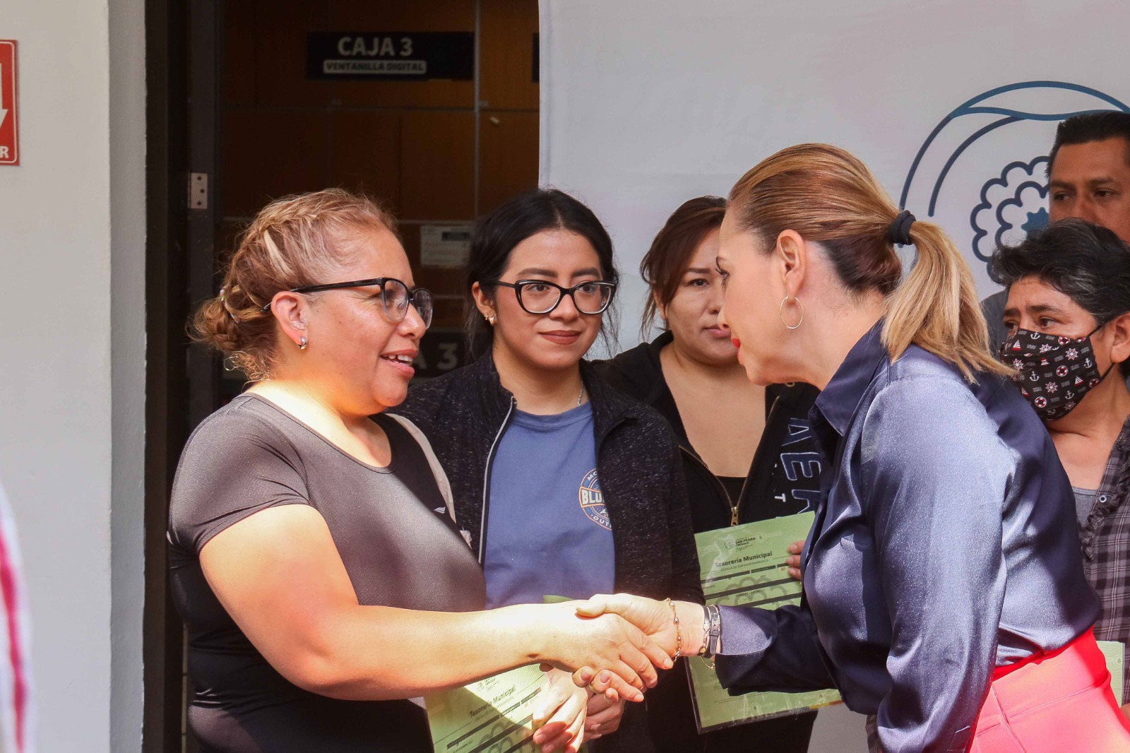 Comunicado oficial Paola Angon continúa brindando facilidades a los comercios y atención a las familias