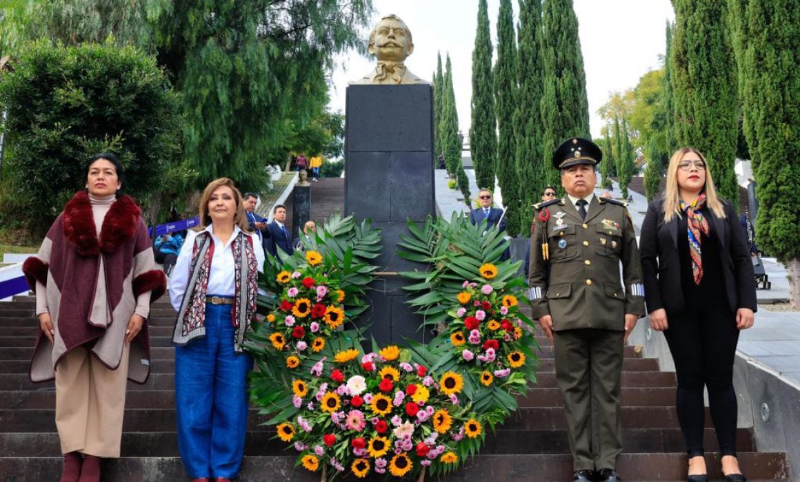 Por: Cortesía Encabeza Lorena Cuéllar desfile del inicio de la revolución mexicana
