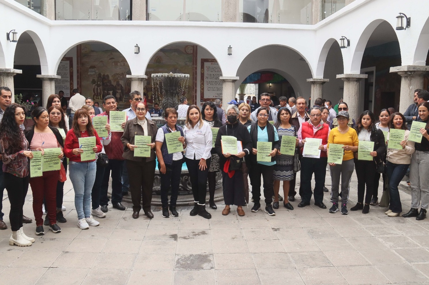 Comunicado oficial Paola Angon formaliza entrega de terreno para la construcción de Telebachillerato en Zacapechpan