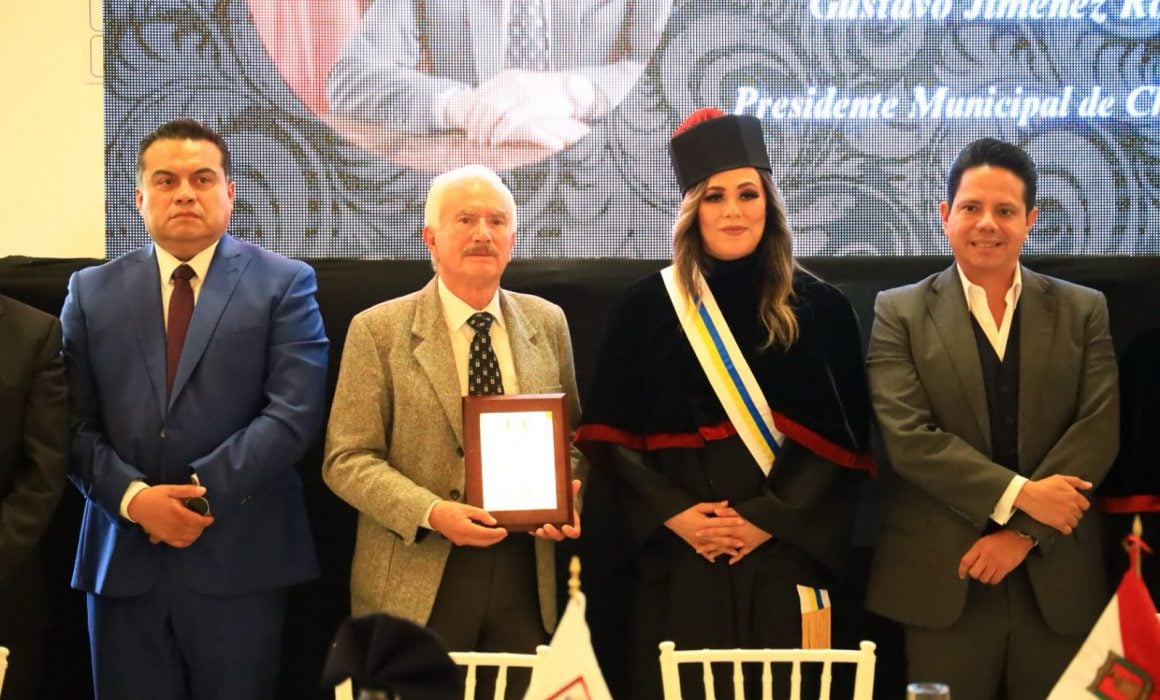 Por: Cortesía Recibe Gustavo Jiménez reconocimiento Venera de Facultad Unipol