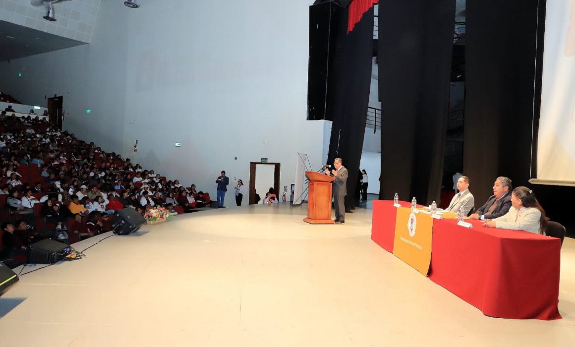 Efectúa UATX octavo foro de autorrealización y feria de valores