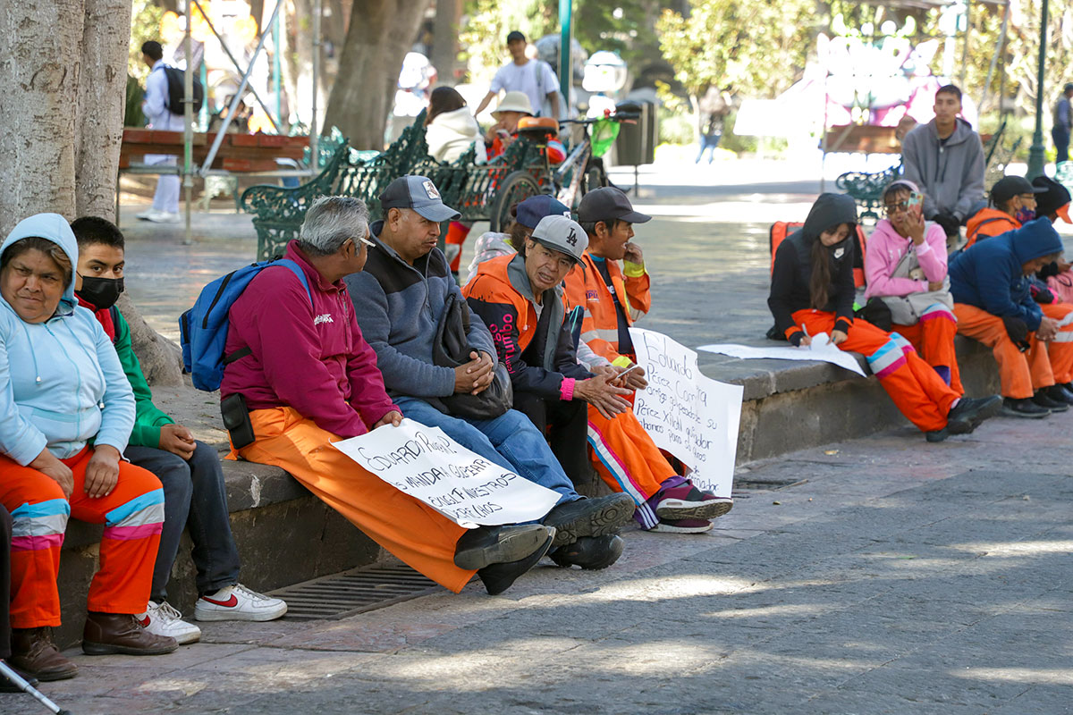 Trabajadoras del OOSL de Puebla exigen la devolución de sus cajas de ahorros
