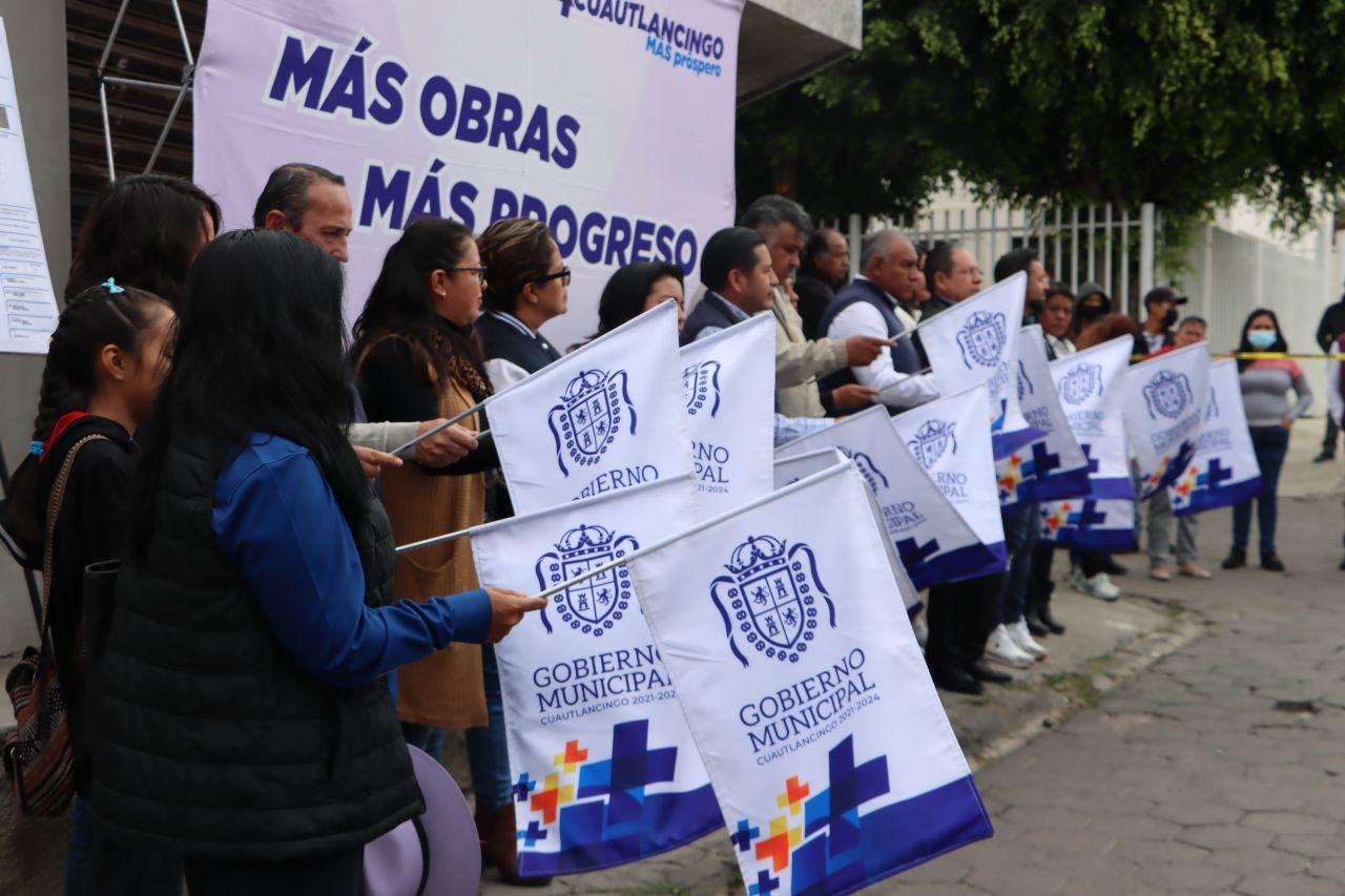 Inician trabajos de pavimentación con concreto hidráulico de la calle 16 de Septiembre en San Lorenzo Almecatla