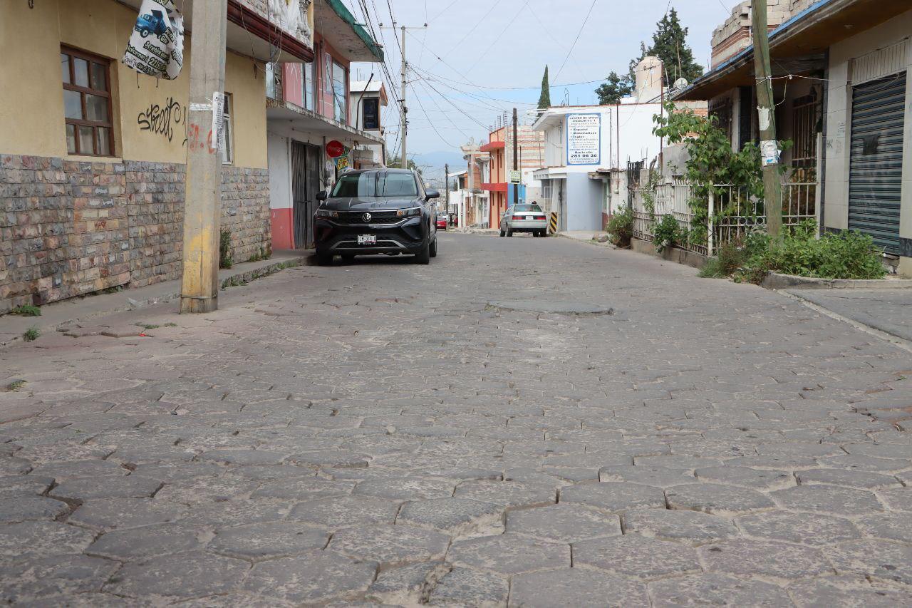 Por: Cortesía Lula Pineda Inician trabajos de pavimentación con concreto hidráulico de la calle 16 de Septiembre en San Lorenzo Almecatla