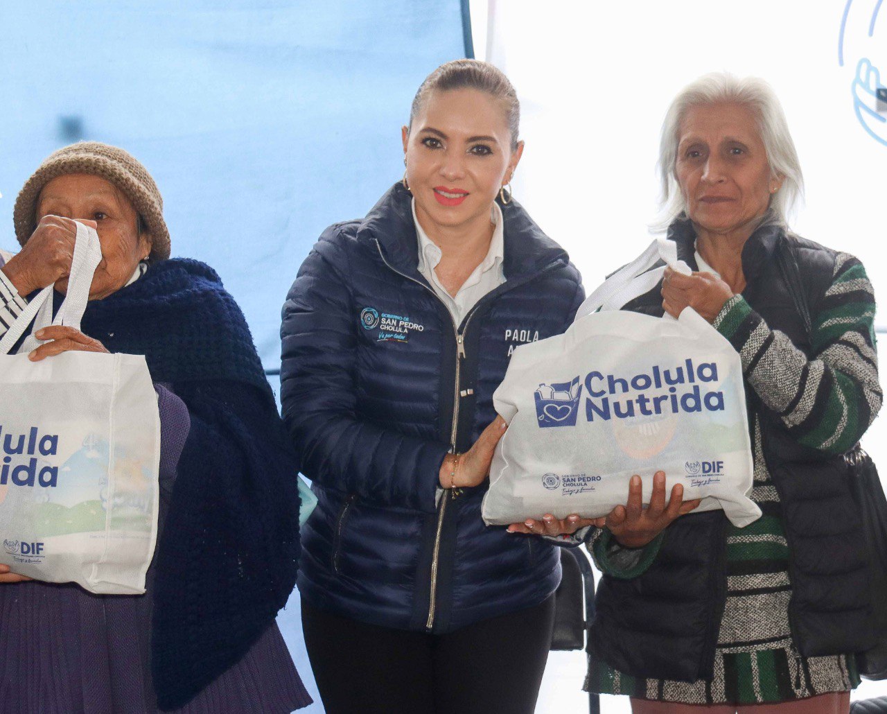Entregan Paola Angon y María de la Barreda mil despensas de la tercera etapa de Cholula Nutrida