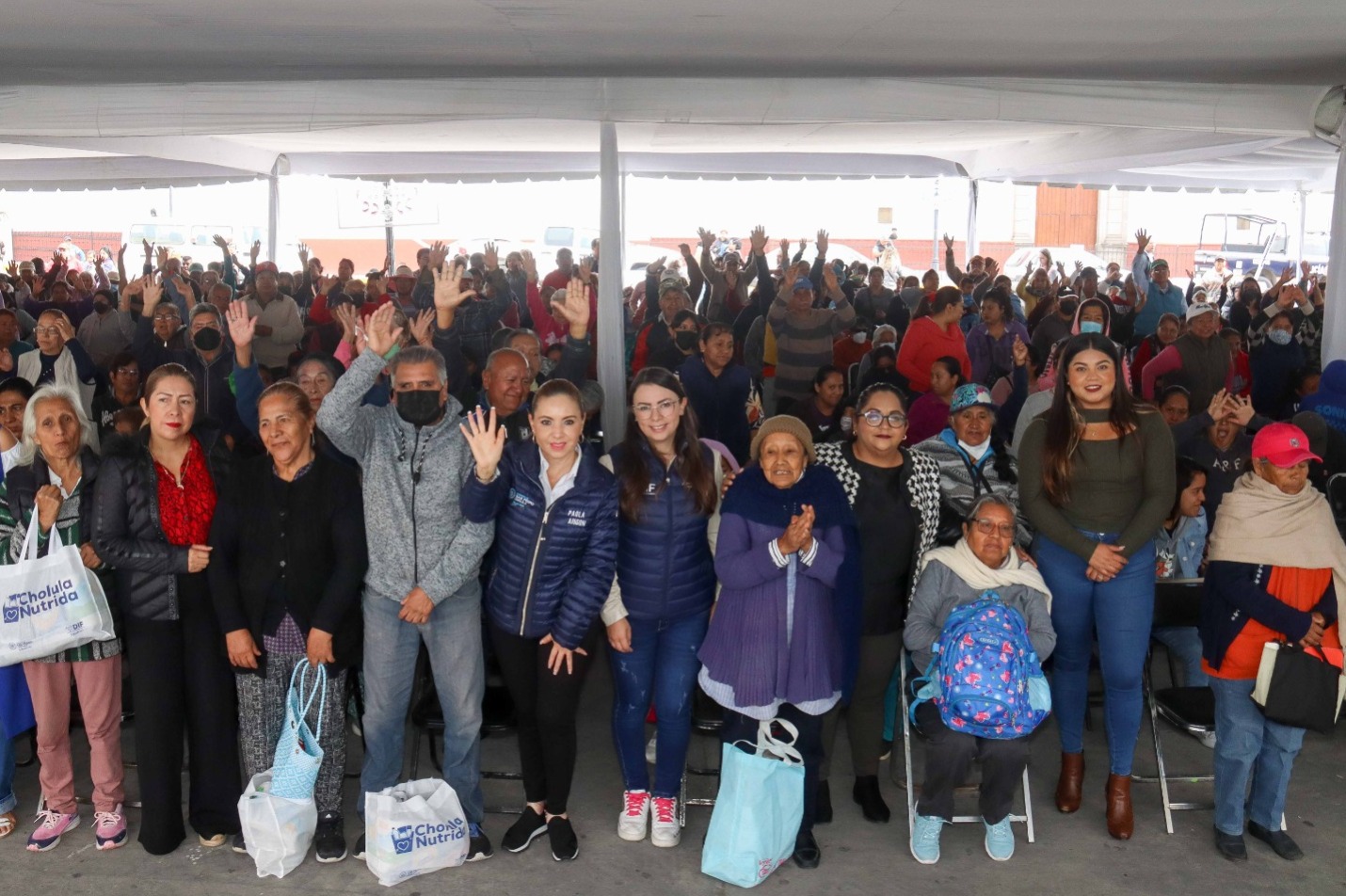 Comunicado oficial Entregan Paola Angon y María de la Barreda mil despensas de la tercera etapa de Cholula Nutrida