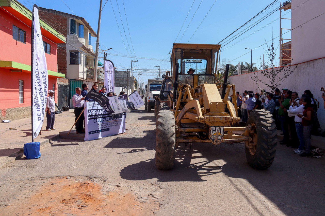 Paola Angon inicia pavimentación de la calle Zacapoaxtla, en beneficio de familias de Cocoyotla