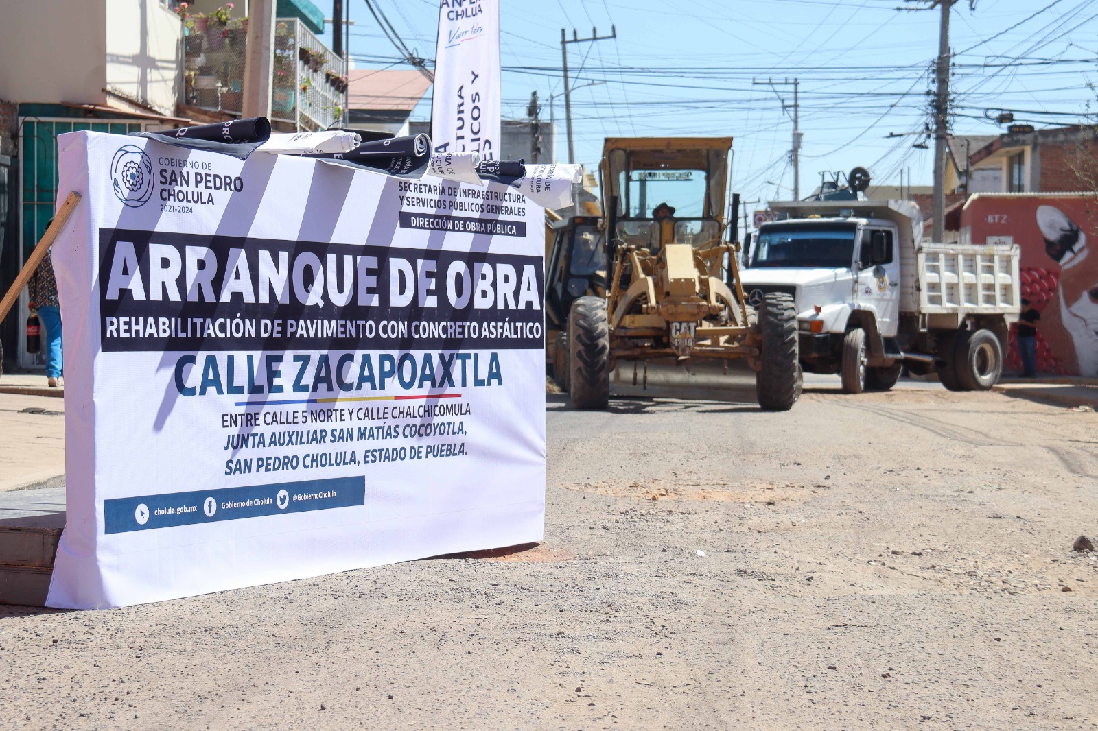 Comunicado oficial Paola Angon inicia pavimentación de la calle Zacapoaxtla, en beneficio de familias de Cocoyotla