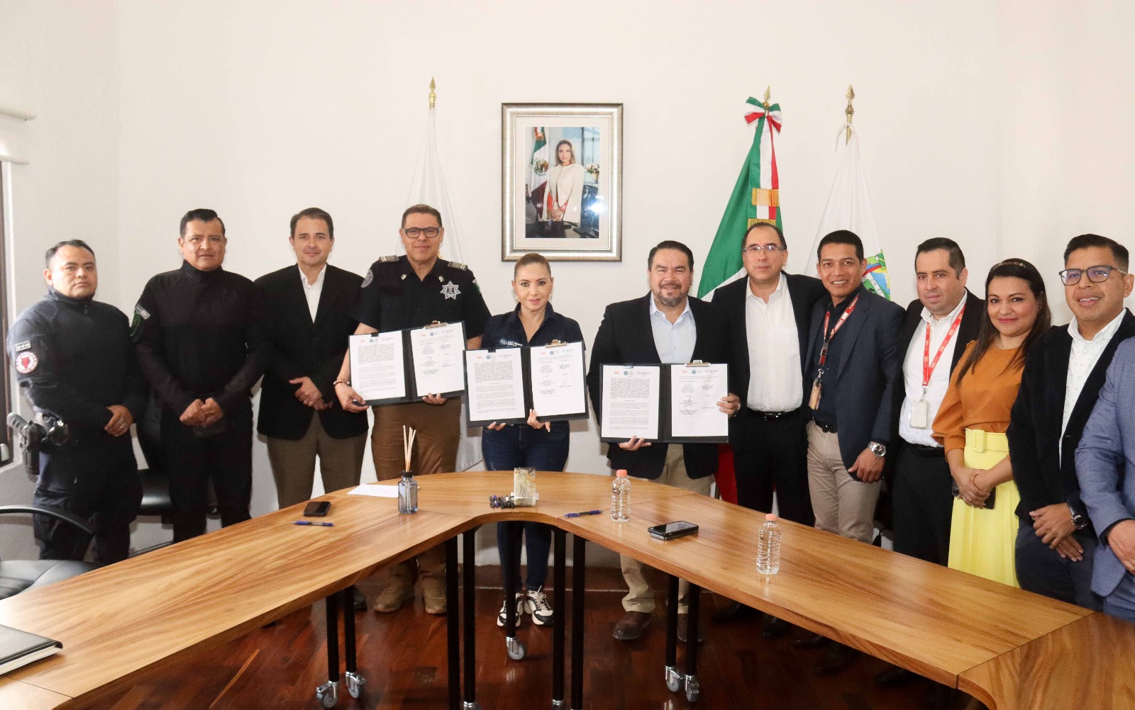 Paola Angon firma convenio con OXXO para fortalecer las tareas de seguridad 