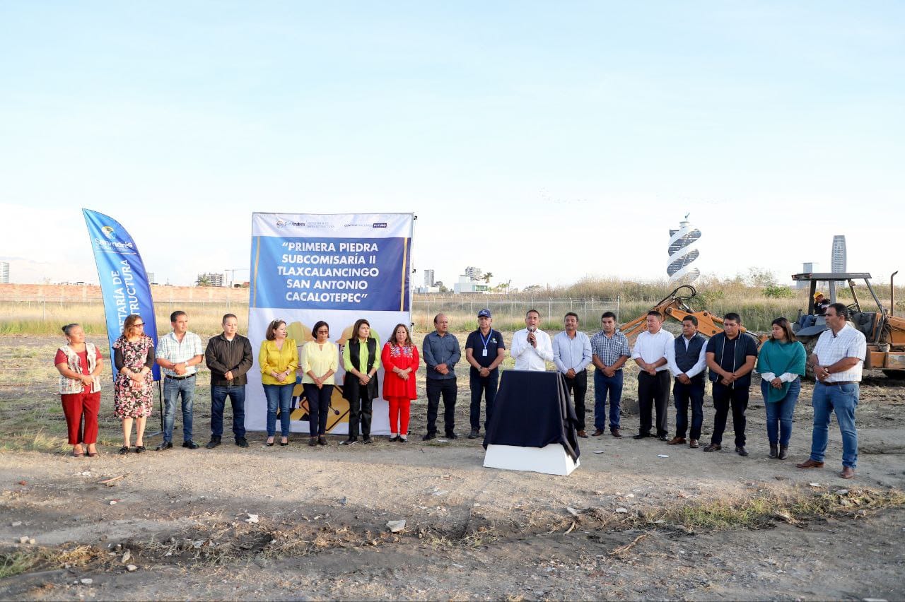 Comunicado oficial Coloca Mundo Tlatehui primera piedra de la subcomisaria II Tlaxcalancingo-Cacalotepec