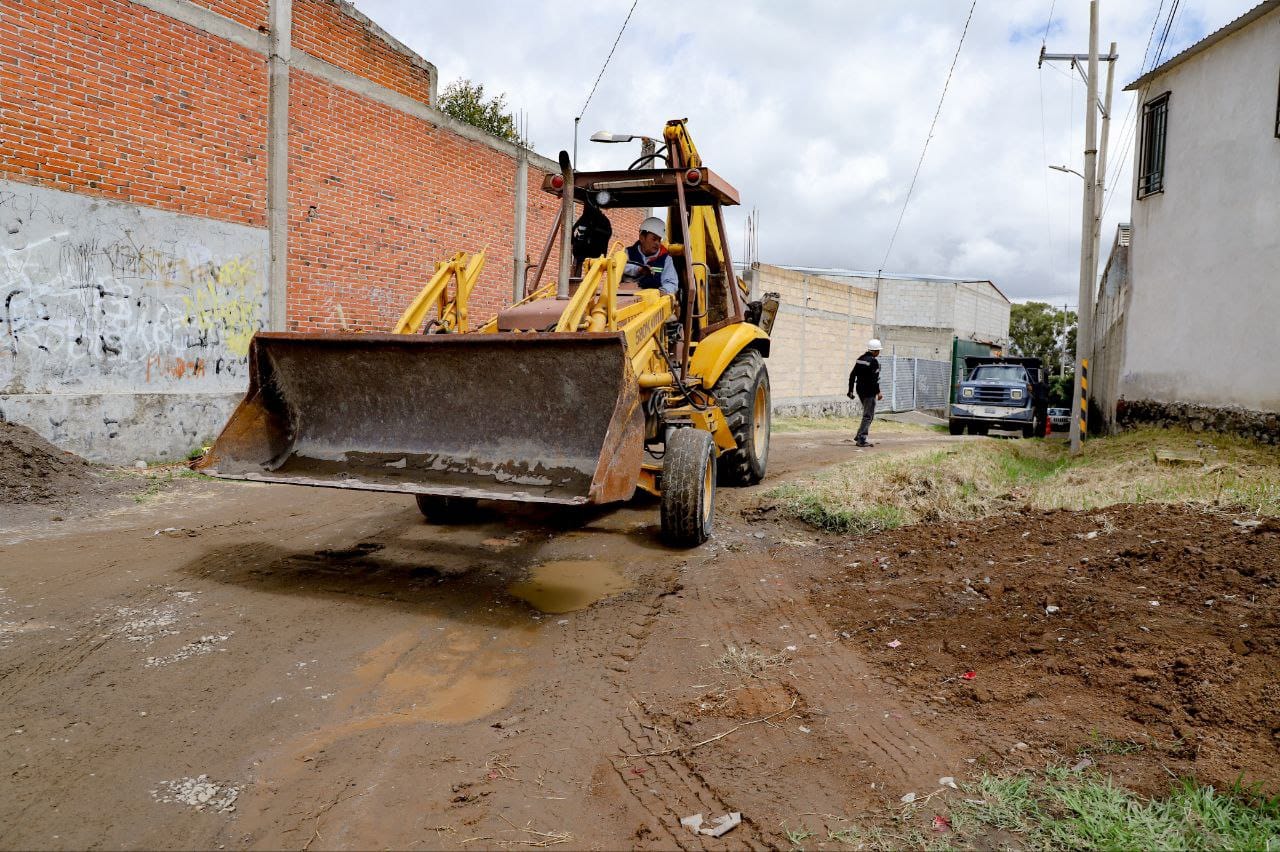 Comunicado oficial Entrega y arranca obra de adoquinamiento Mundo Tlatehui, en San Rafael Comac y San Francisco Acatepec