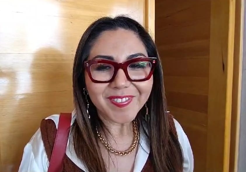 Por: Cortesía Lula Pineda Genoveva Huerta mantiene levantada la mano para la gubernatura de Puebla