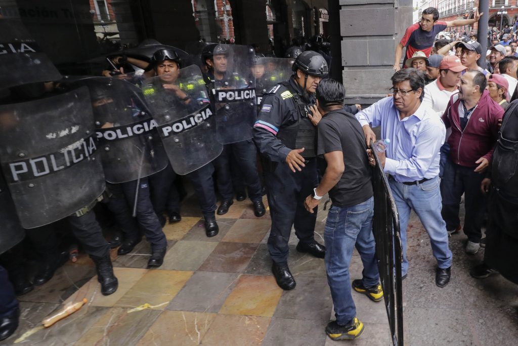 Por: Cortesía Segom: 17 Meses de charlas sin solución aparente en el conflicto de la Central de Abasto y UPVA 28 de Octubre