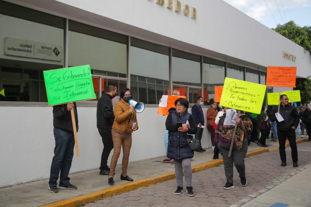Por: Cortesía  Trabajadores del ISSSTEP en Puebla inician paro en demanda de revisión contractual y salarial