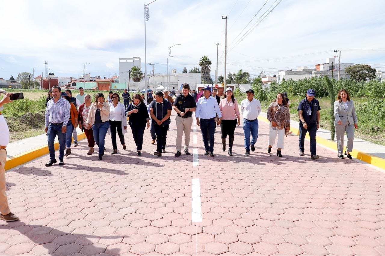 Inaugura Mundo Tlatehui el adoquinamiento de la calle Sexta Cerrada y Tlahuilila en la cabecera municipal