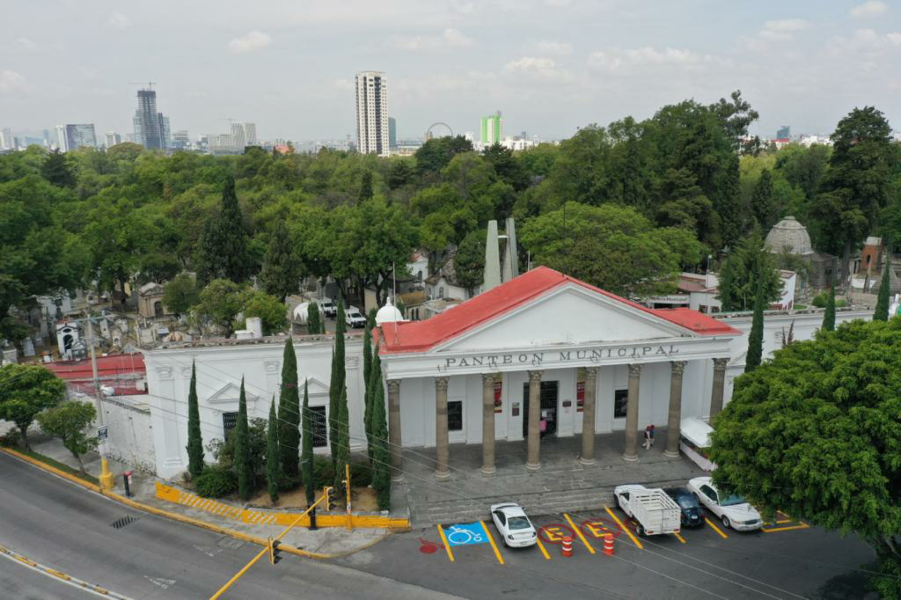 Urgen a exhumar restos en el Panteón Municipal de Puebla debido a su alta ocupación