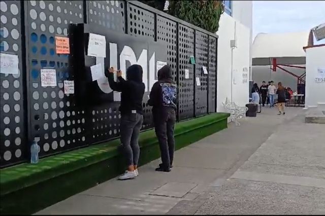 Por: Cortesía Estudiantes de la UDAL en Puebla exigen justicia tras agresión a compañero: "No más silencio"