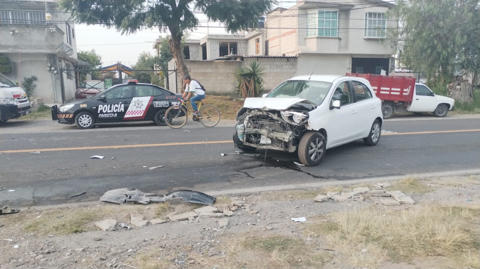 Ebrio conductor provoca aparatoso accidente vial sobre la Tlaxcala-Texmelucan