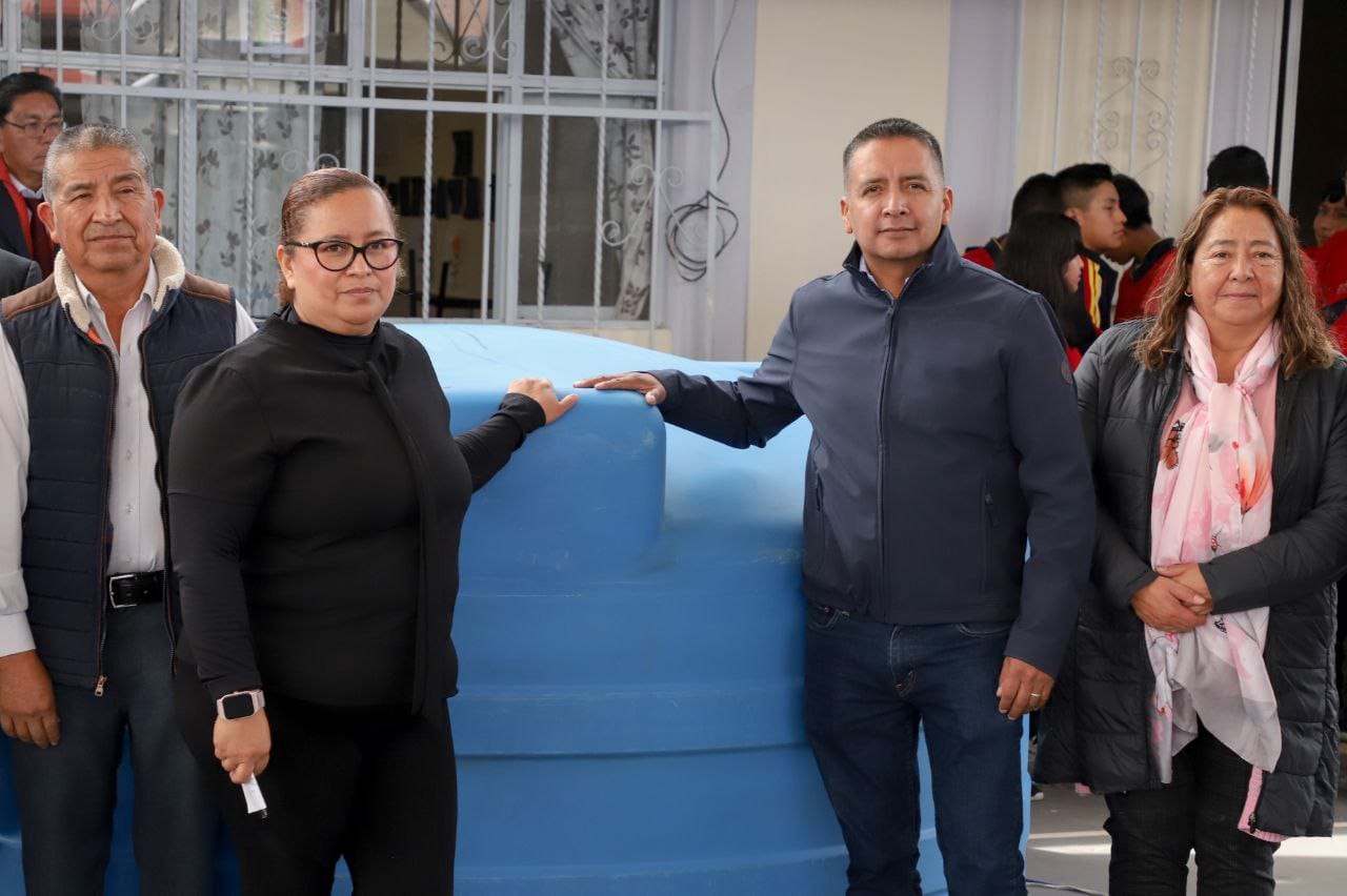 Beneficia Mundo Tlatehui a tres escuelas del municipio con cisternas de captación de agua de lluvia