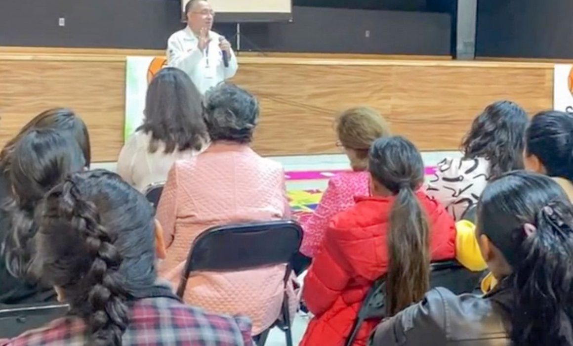 Imparte SMDIF Huamantla conferencia sobre lucha contra el cáncer de mama