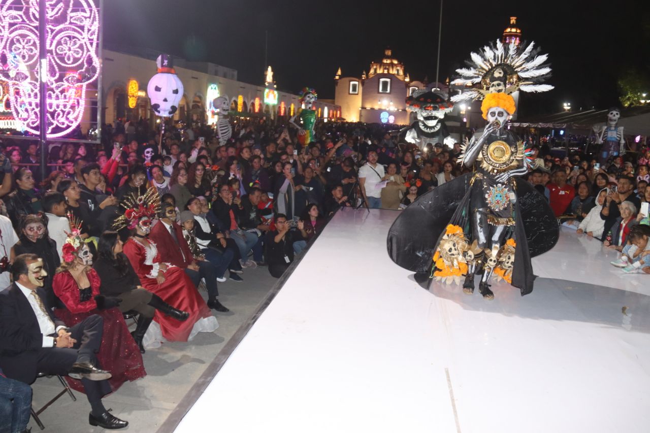 Un éxito, desfile, concurso y carrera en San Pedro Cholula para celebrar día de muertos