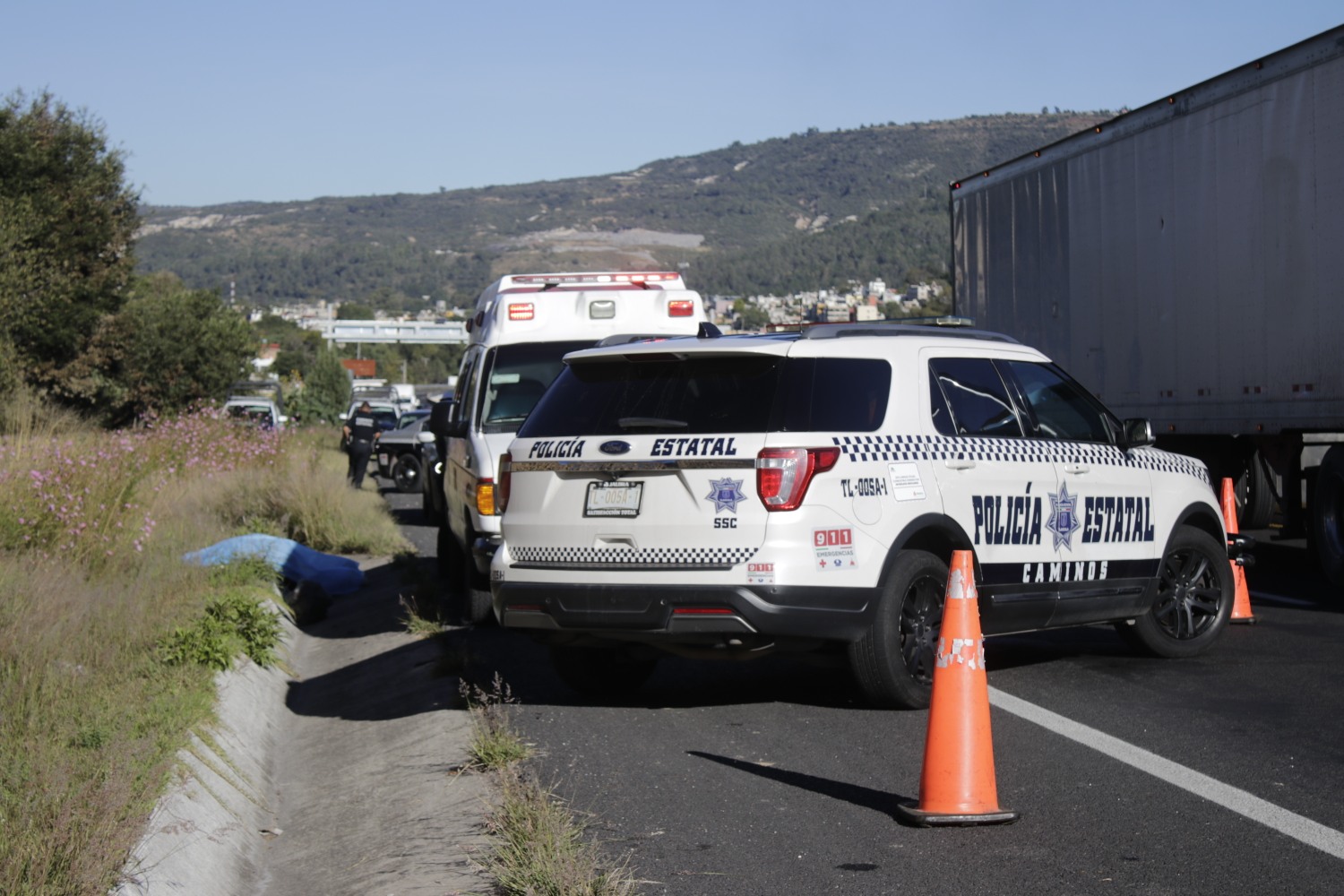 Hallan a hombre muerto en Libramiento Tlaxcala; recibió un impacto de bala