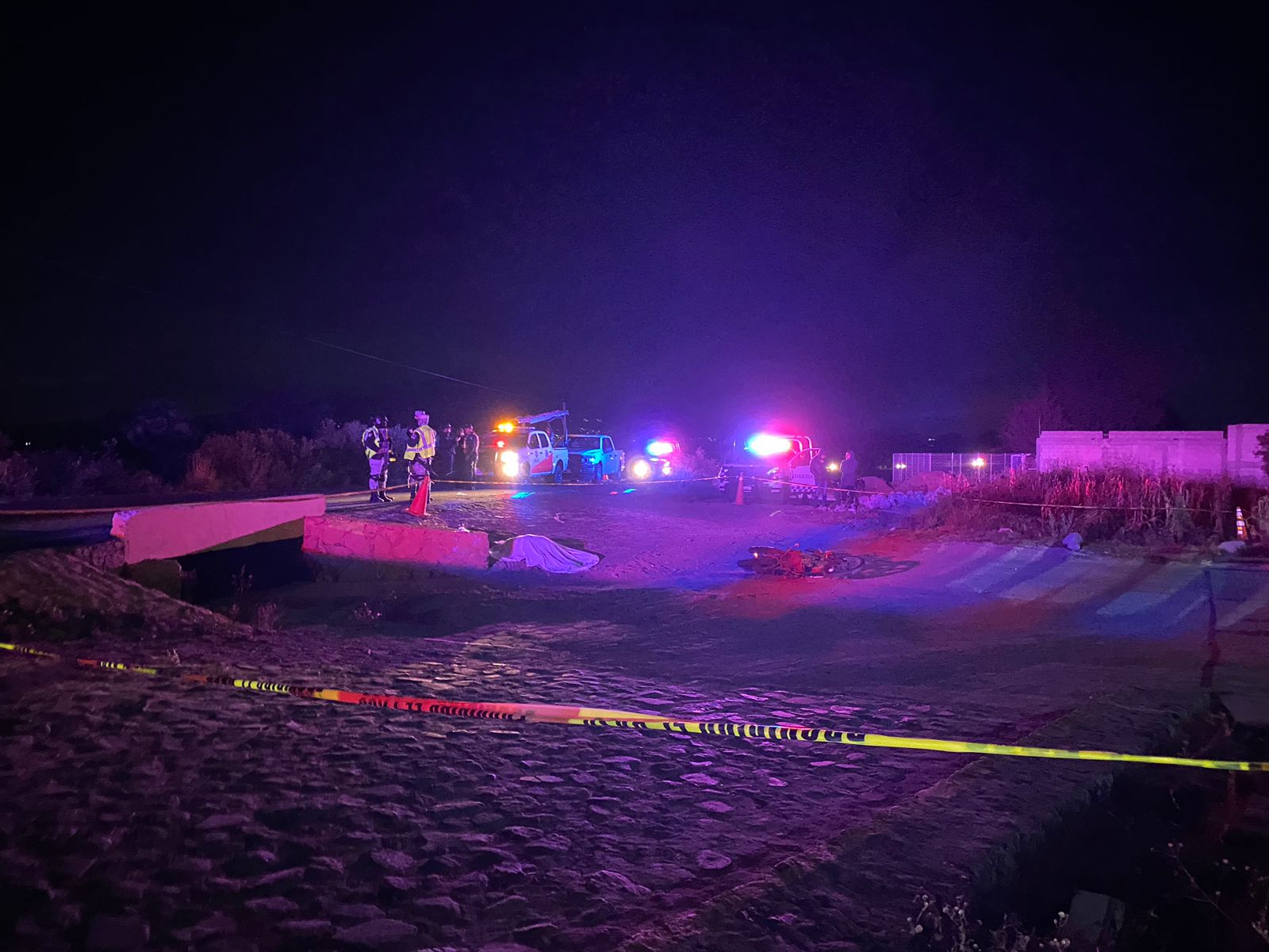 Un joven sin vida y dos más lesionados deja derrape de motocicleta en Xicoténcatl Huamantla.