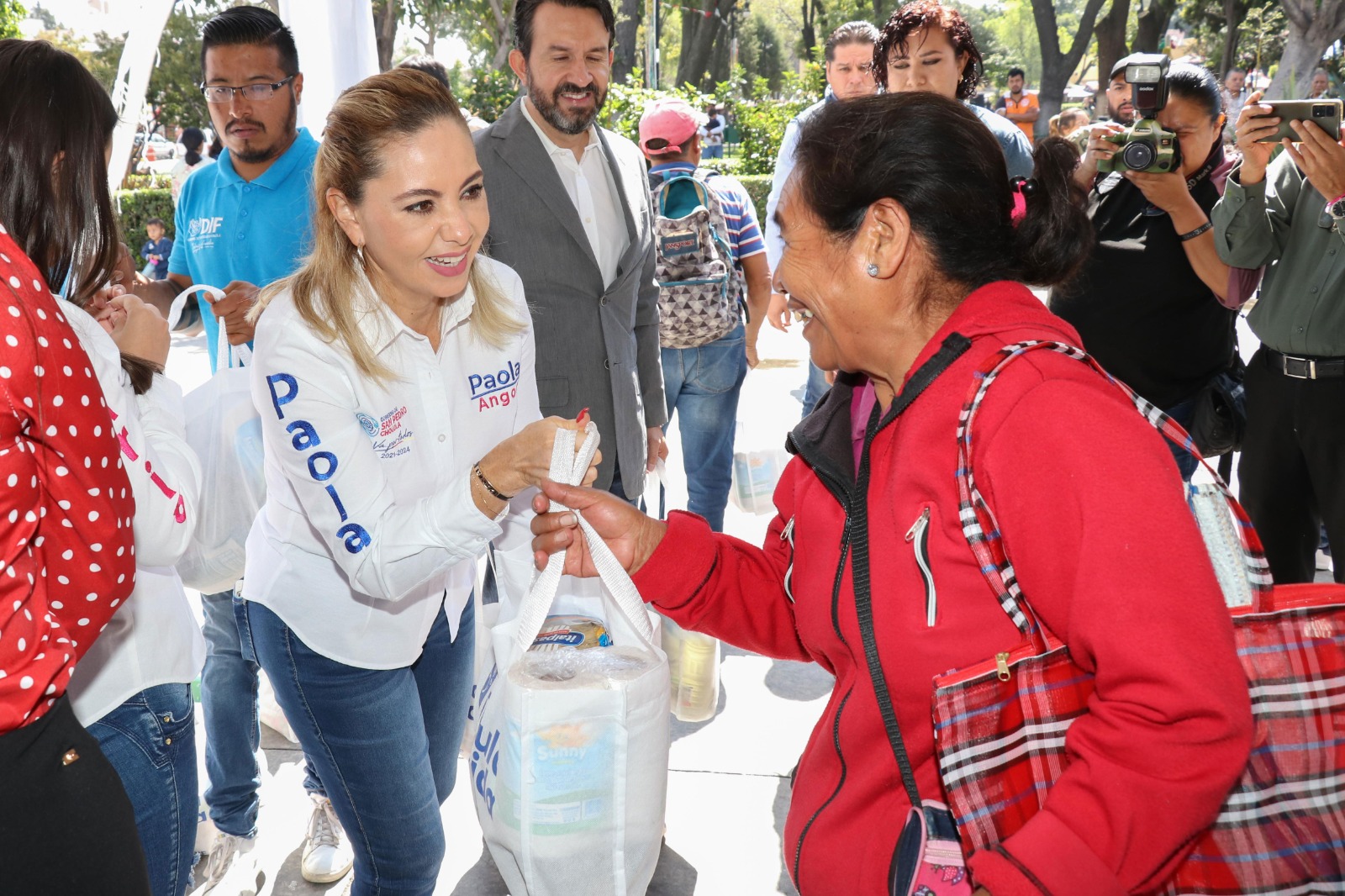 Comunicado oficial Paola Angon y María de la Barreda encabezan segunda entrega del programa Cholula Nutrida, en beneficio de 1,000 familias