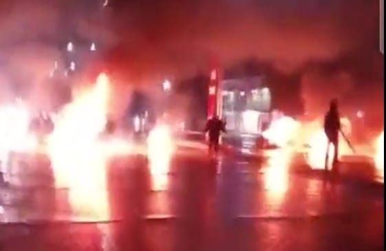 Pobladores de San Lucas Nextetelco bloquean carretera en protesta contra alcalde por construcción de CSP