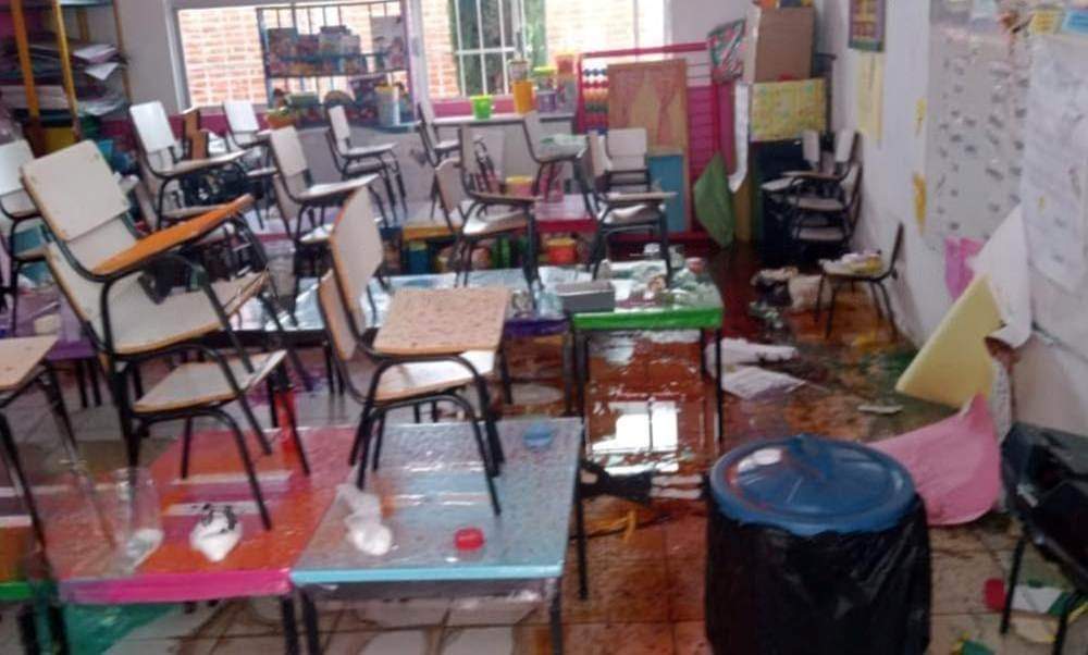 Por: Especial  Vandalizan y roban Jardín de Niños en Huamantla, padres de familia exigen mayor seguridad