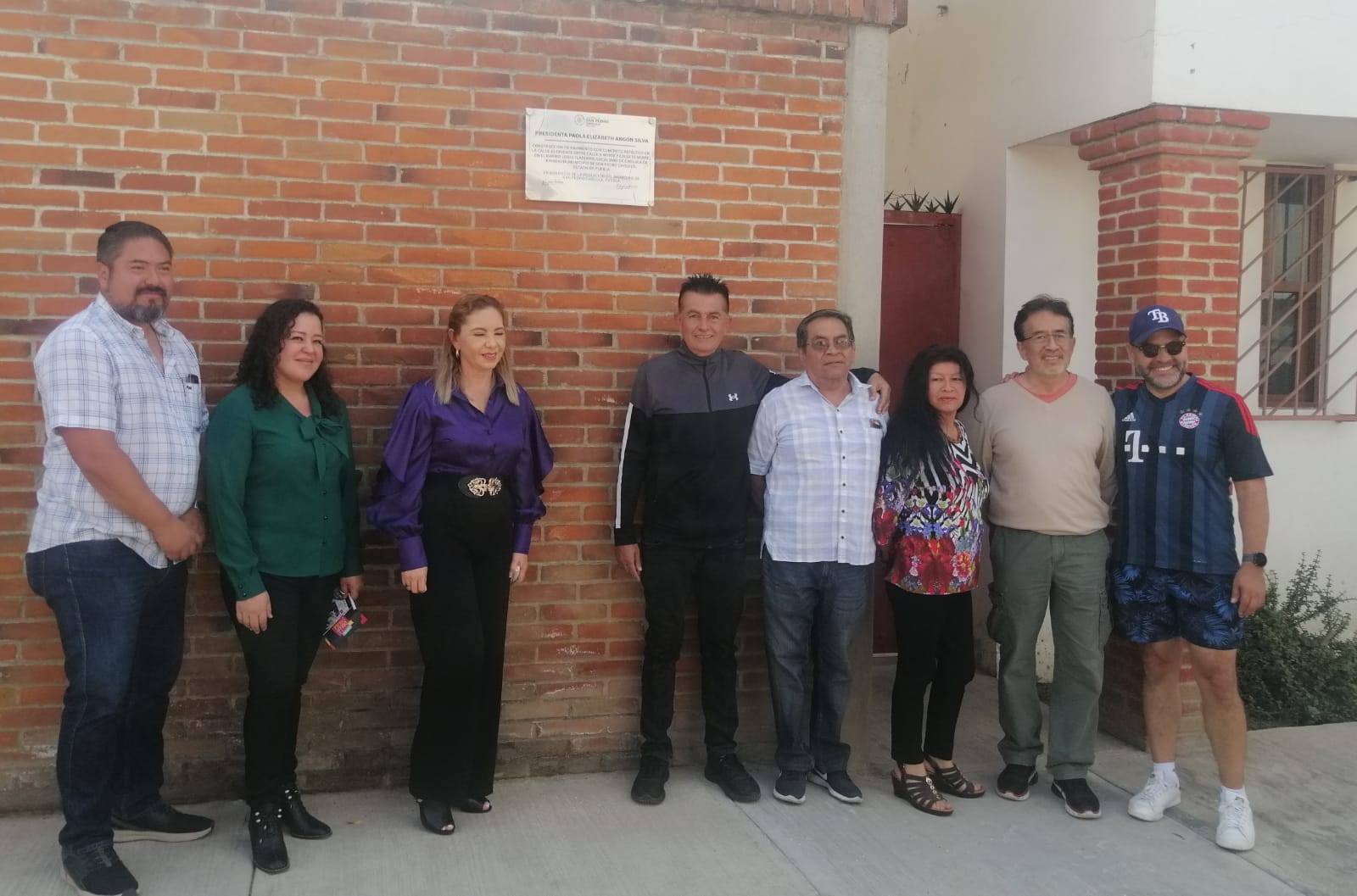 Por: Cortesía Lula Pineda Paola Angon regresa por su palabra empeñada al inaugurar pavimentación de calle 32 Oriente