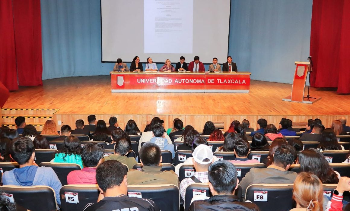 Realiza UATX foro de estudiantes en derecho