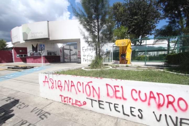 Normalistas de Teteles serán denunciadas por vandalizar oficinas de la SEP