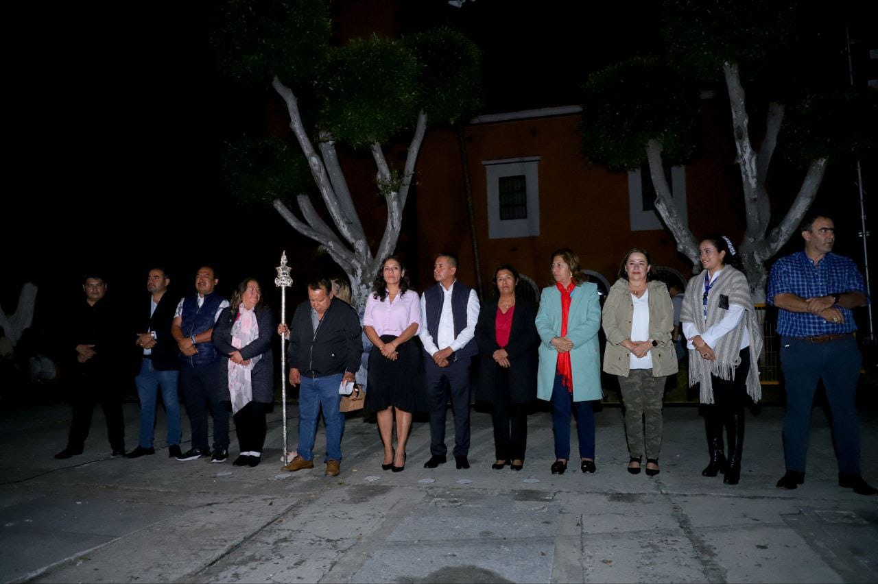 Presentan fiscales de la parroquia de San Andrés y Ayuntamiento video mapping de la historia del municipio