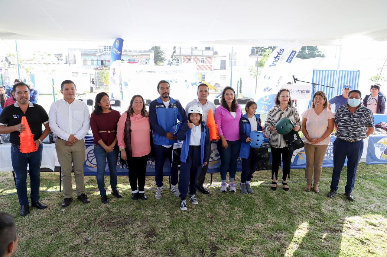 Comunicado oficial Entrega Mundo Tlatehui uniformes y material deportivo a las seis escuelas de iniciación