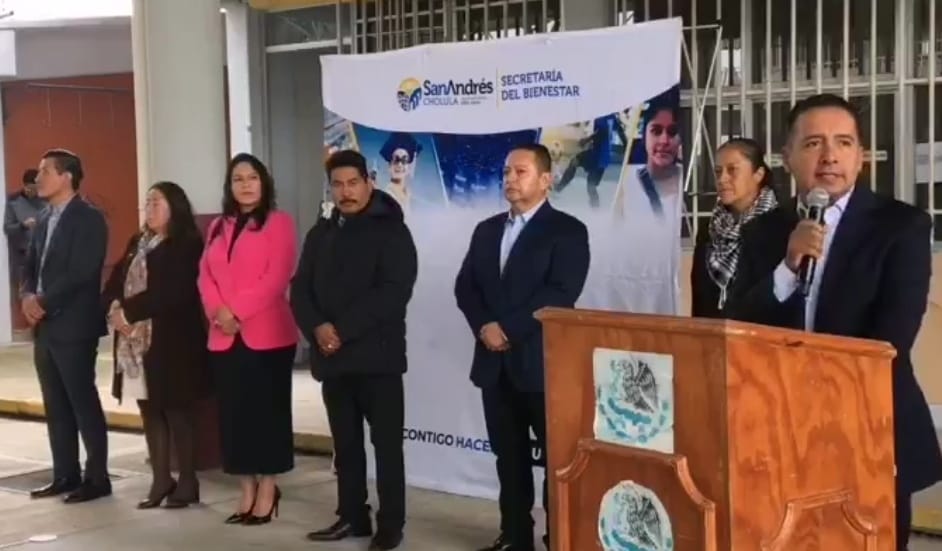 Edmundo Tlatehui encabeza ceremonia cívica en Bachillerato de San Luis Tehuiloyocan