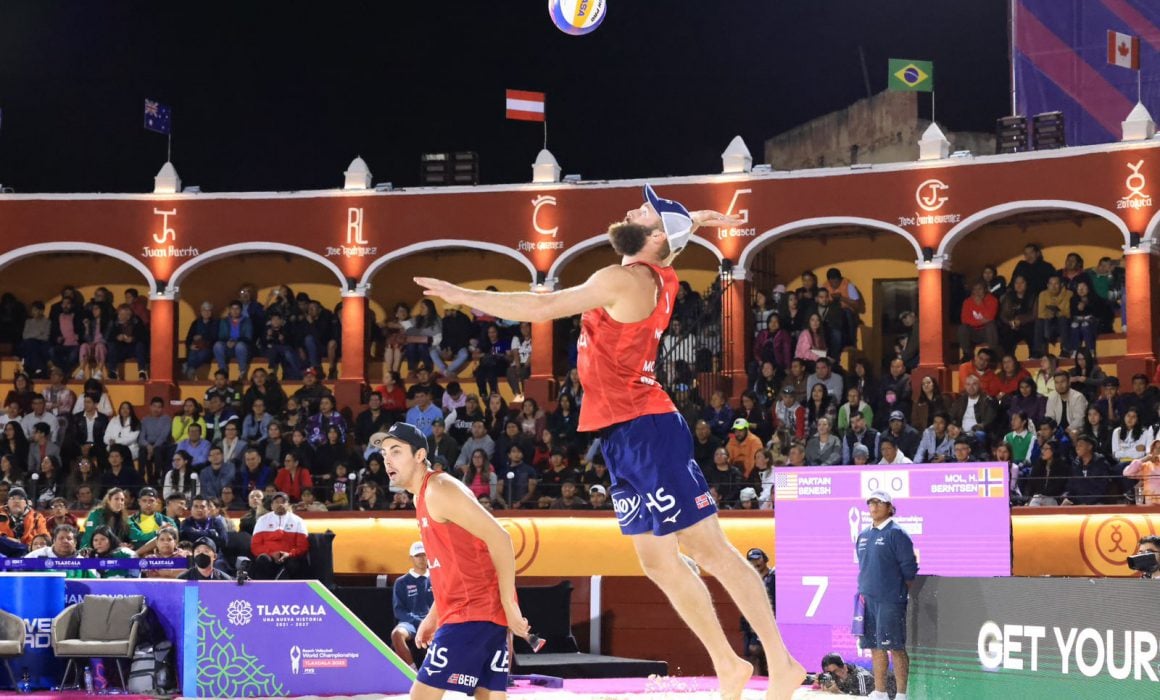 Autoridades y afición disfrutan del Mundial de Voleibol de Playa