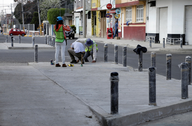 Por: Cortesía Automovilistas dañan orejas viales en el Centro Histórico