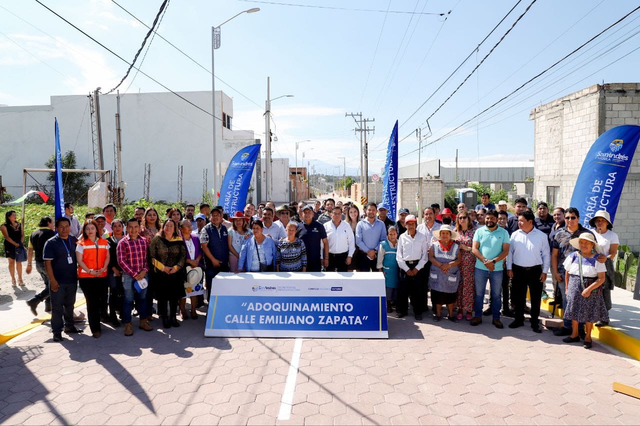 Inaugura Mundo Tlatehui adoquinamiento de la calle Emiliano Zapata en Tlaxcalancingo