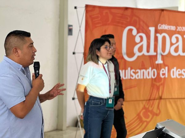 Fernando Castellanos, facilita capacitación e inscripción en el Programa de Becas Benito Juárez