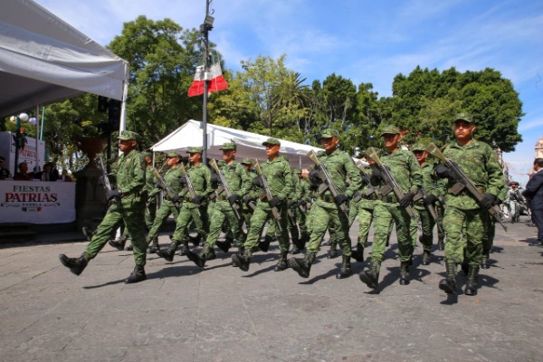 Por: Cortesía Marchan más de mil 100 elementos del Ejército para conmemorar 213 años de independencia en México