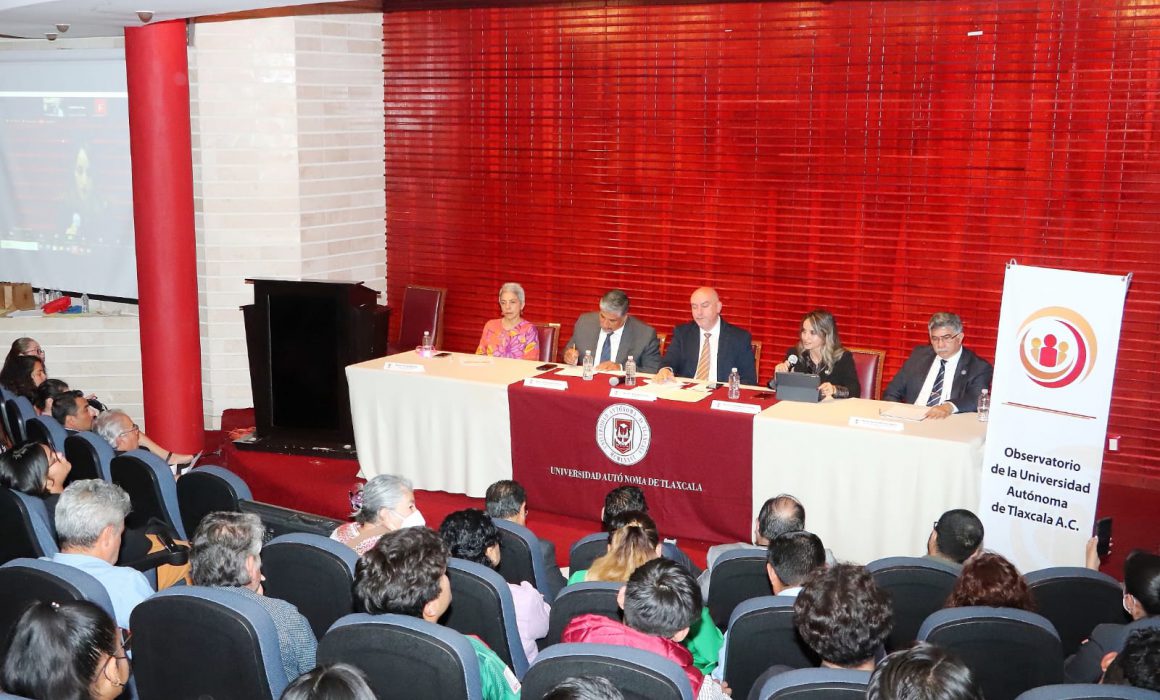 Por: Cortesía Dialogan en UATX titulares de investigación de 5 universidades del país
