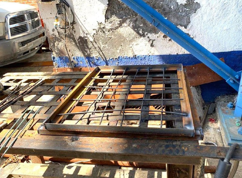 photo 4929411696393563345 x