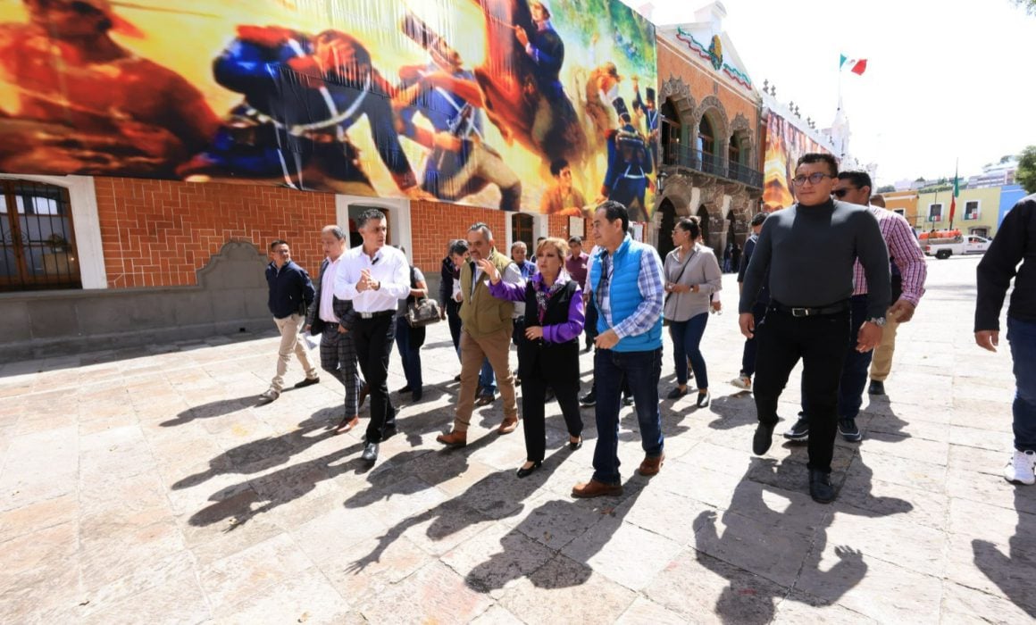 Por: Cortesía Supervisa Lorena Cuéllar trabajos de embellecimiento en el Zócalo de Tlaxcala