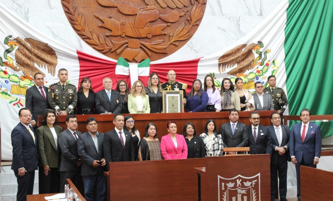Conmemoran autoridades bicentenario del Colegio Militar