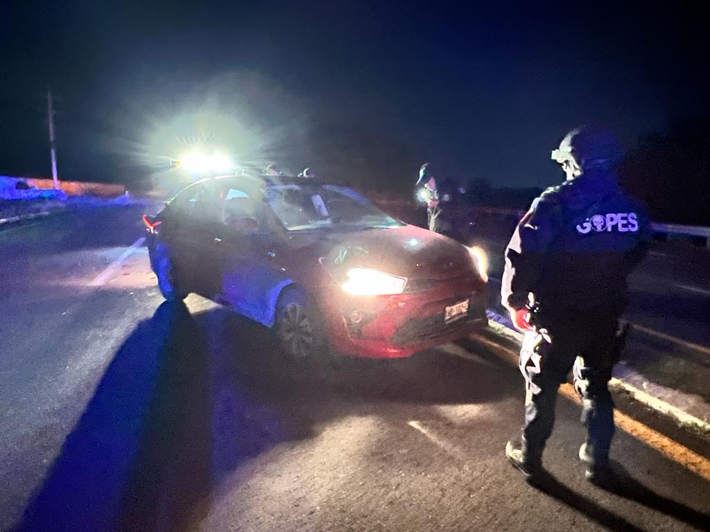 Recuperan automóvil con reporte de robo tras persecución en Ixtacuixtla