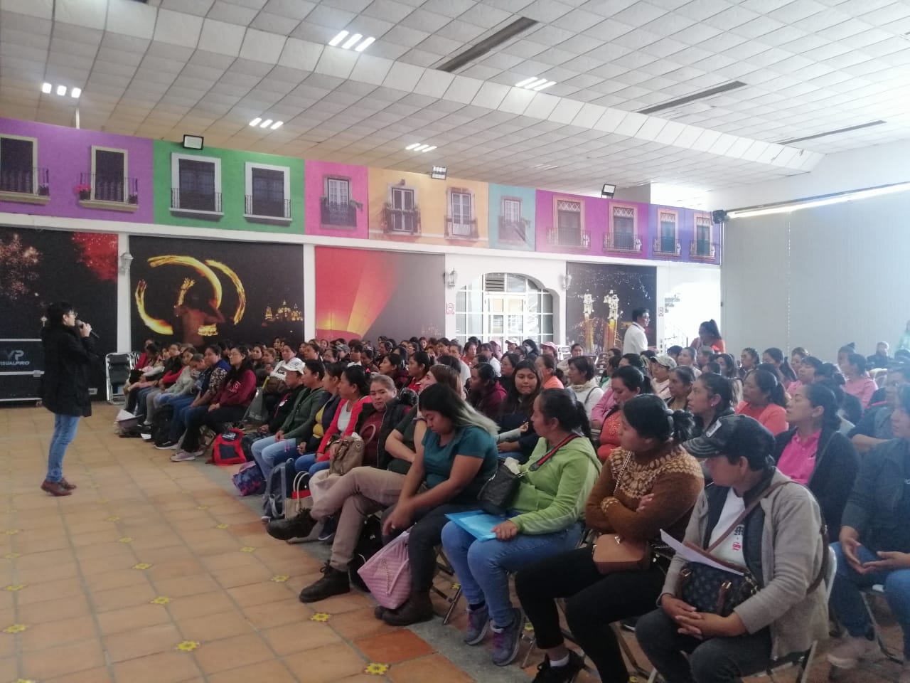 Por: Cortesía Lula Pineda Participan más de un centenar de mujeres emprendedoras en taller de “Mujeres Trabajadoras con Futuro”