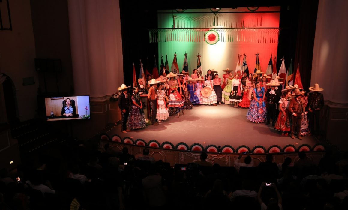 Por: Cortesía Presentan tercera muestra de vestidos y atuendos de damas charras