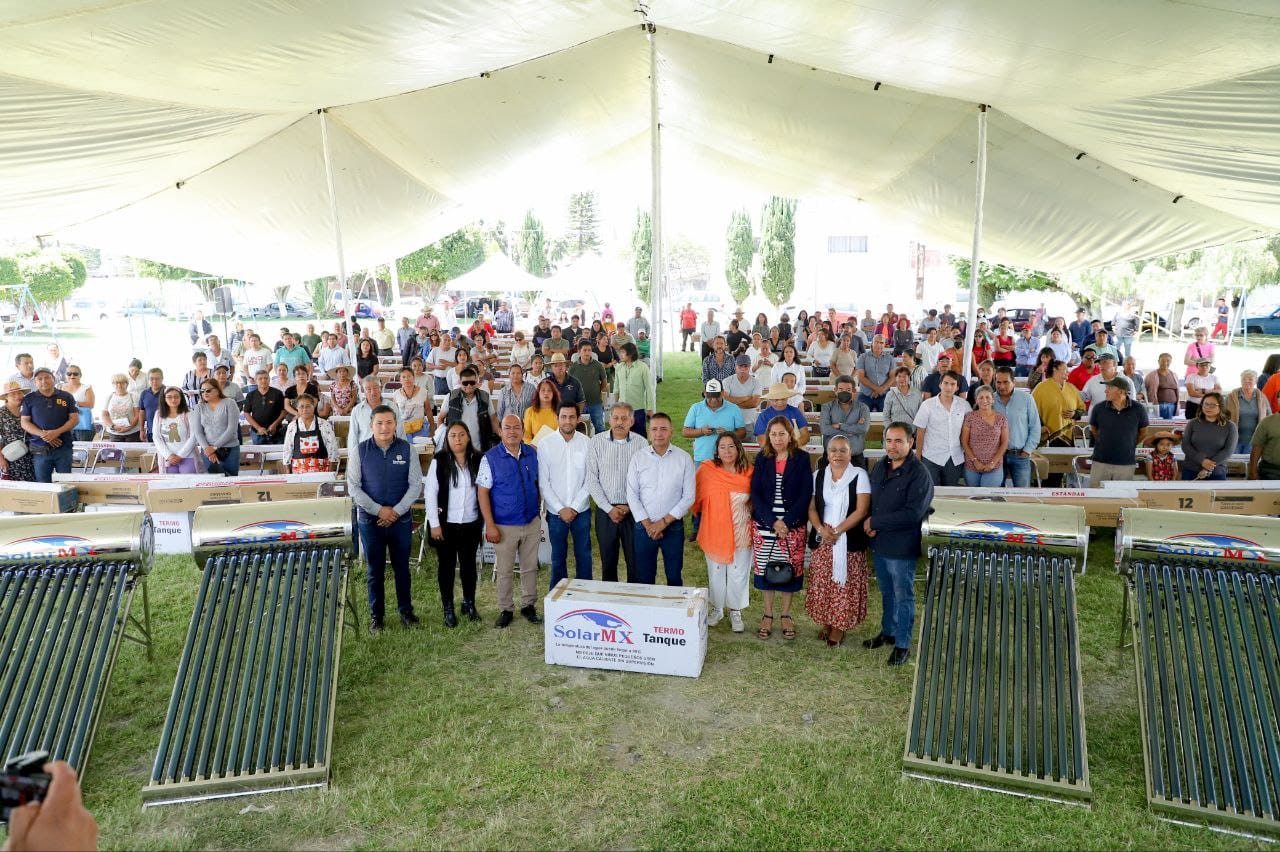 Realiza Mundo Tlatehui cuarta entrega de calentadores solares a familias sanandreseñas
