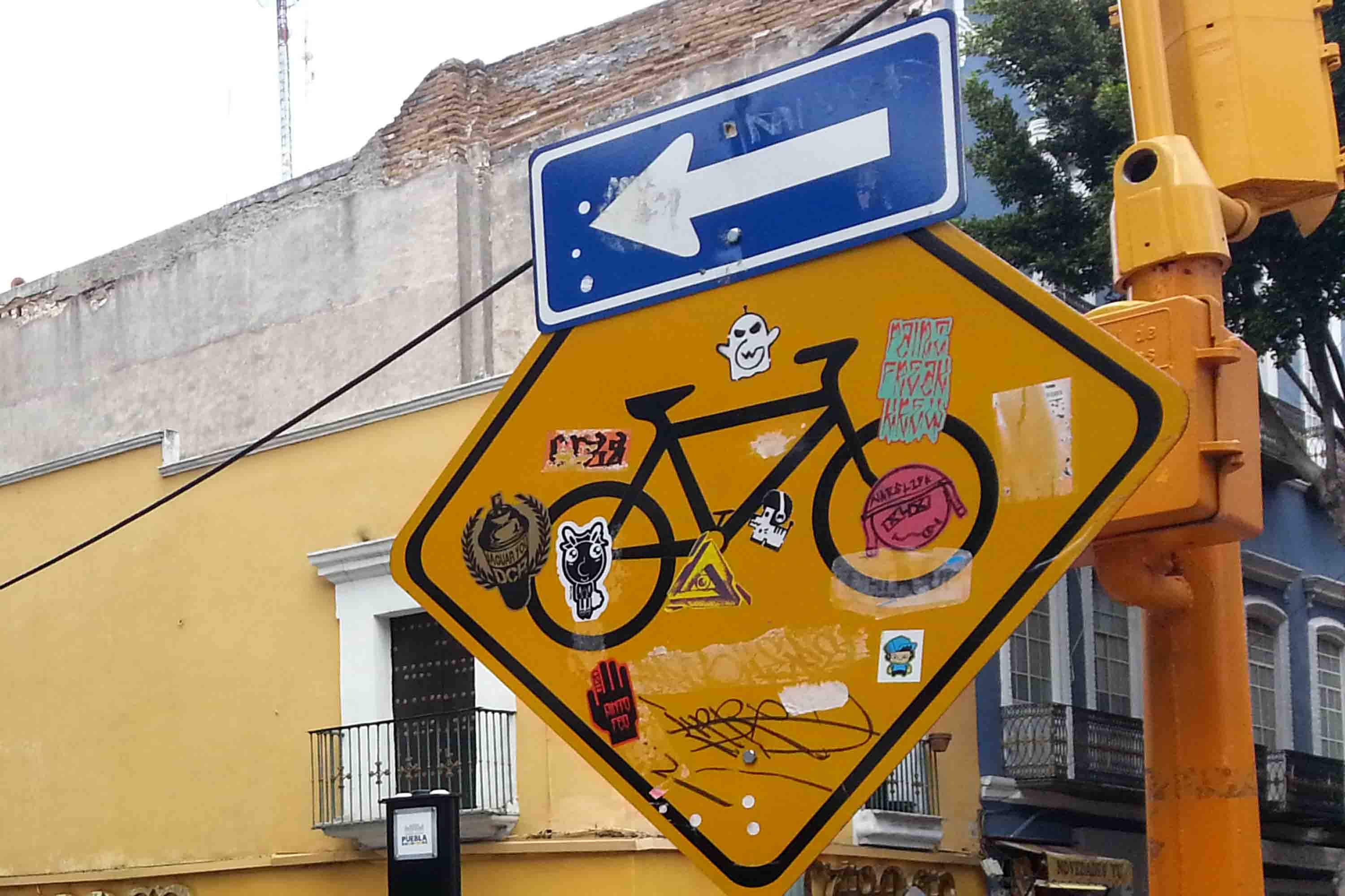 Por: Cortesía Cambiarán altura de señalética para evitar daño con grafiti o stickers